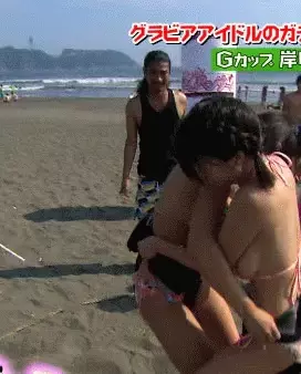 해변에서 씨름시키는 일본 방송